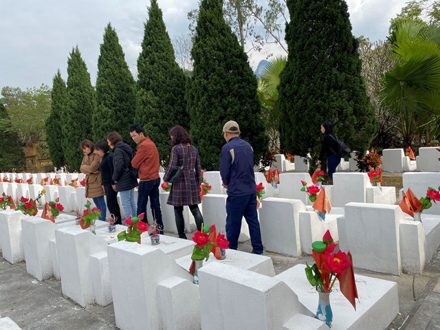 Đoàn thực tế thăm Nghĩa trang Liệt sỹ Vị Xuyên - Tỉnh Hà Giang
